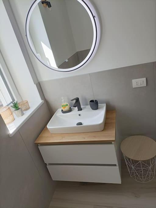 Lake Dream Apartment With Pool In Бардолино Екстериор снимка