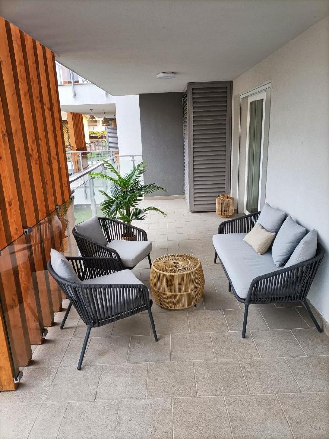 Lake Dream Apartment With Pool In Бардолино Екстериор снимка
