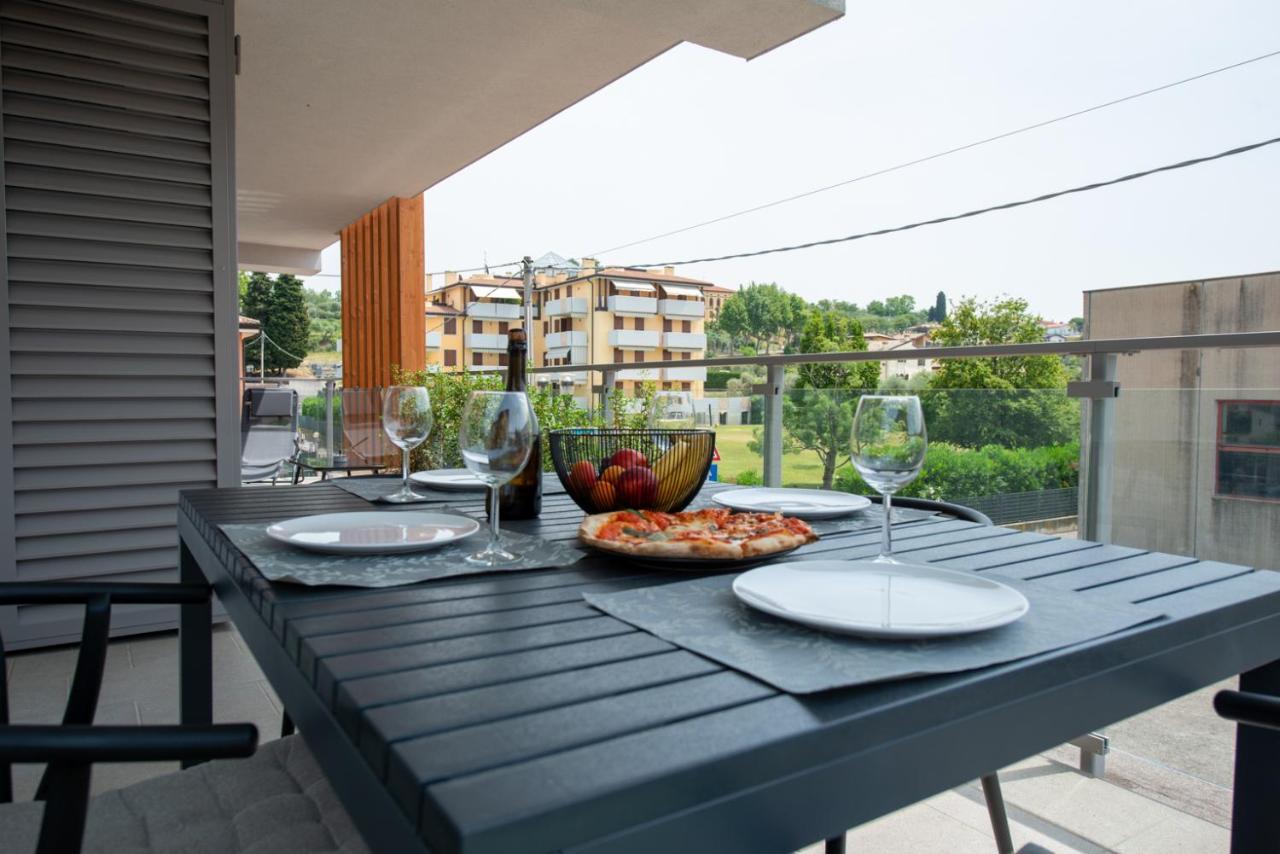 Lake Dream Apartment With Pool In Бардолино Екстериор снимка